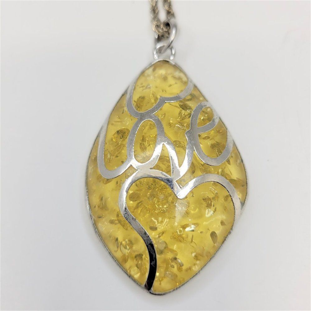 Yellow glass pendant necklace